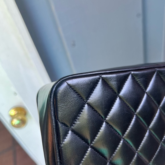 Authentic Chanel black quilted lambskin flap messenger bijou 24k gold hardware - Picture 9 of 16